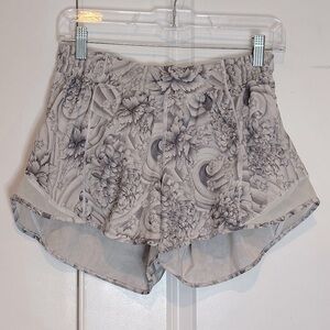 Lululemon Hotty Hot II Mini Twin Grey White Floral Running Shorts 10 4" W7AIST